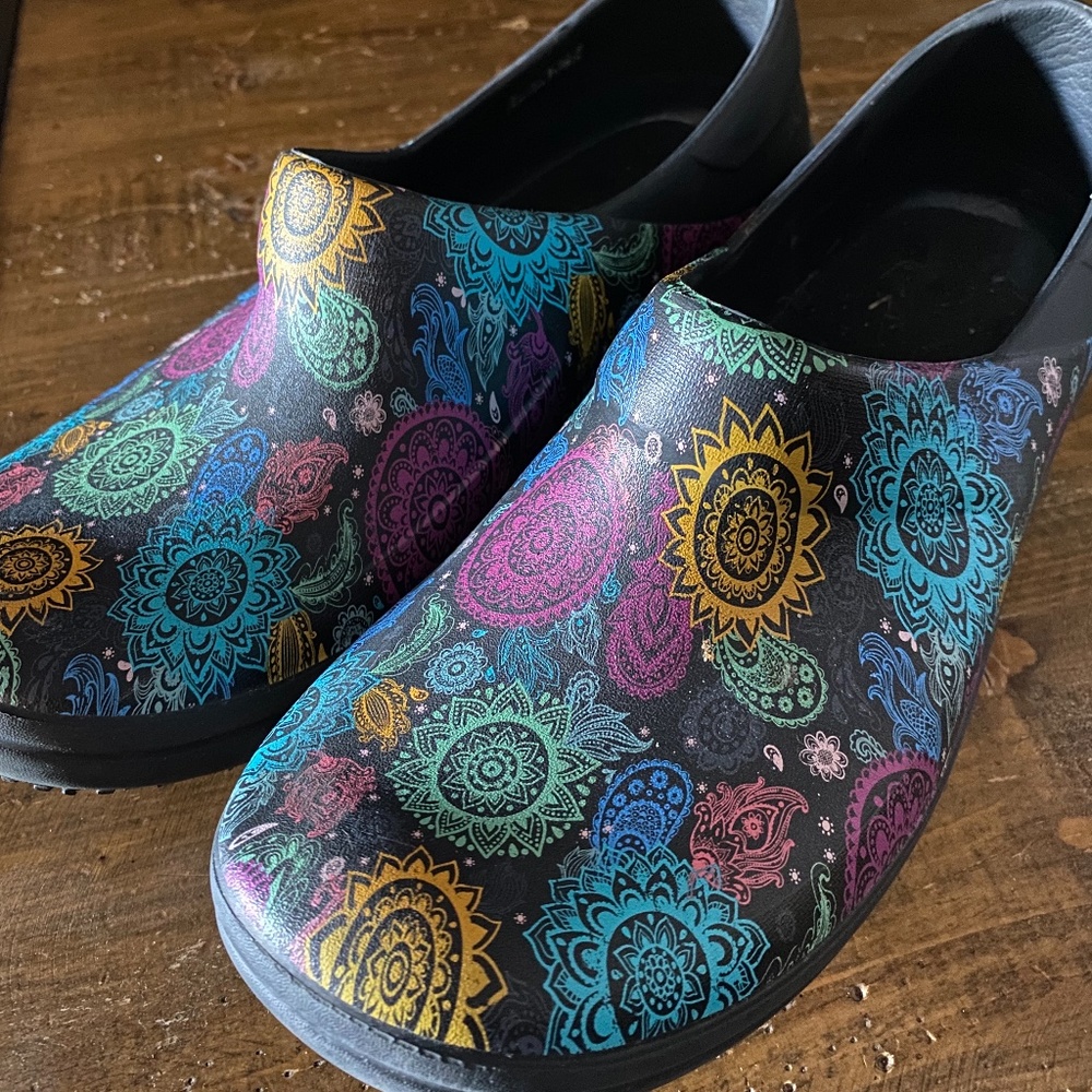 Women’s Crocs Slip On Clogs
